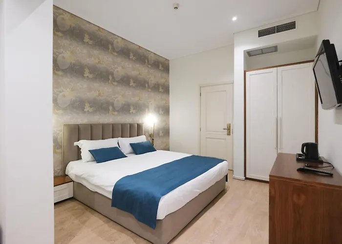 Golden City Hotel , Tirana