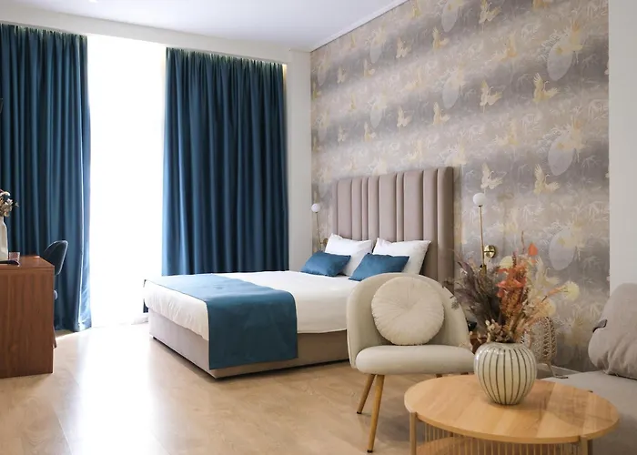 Golden City Hotel , Tirana