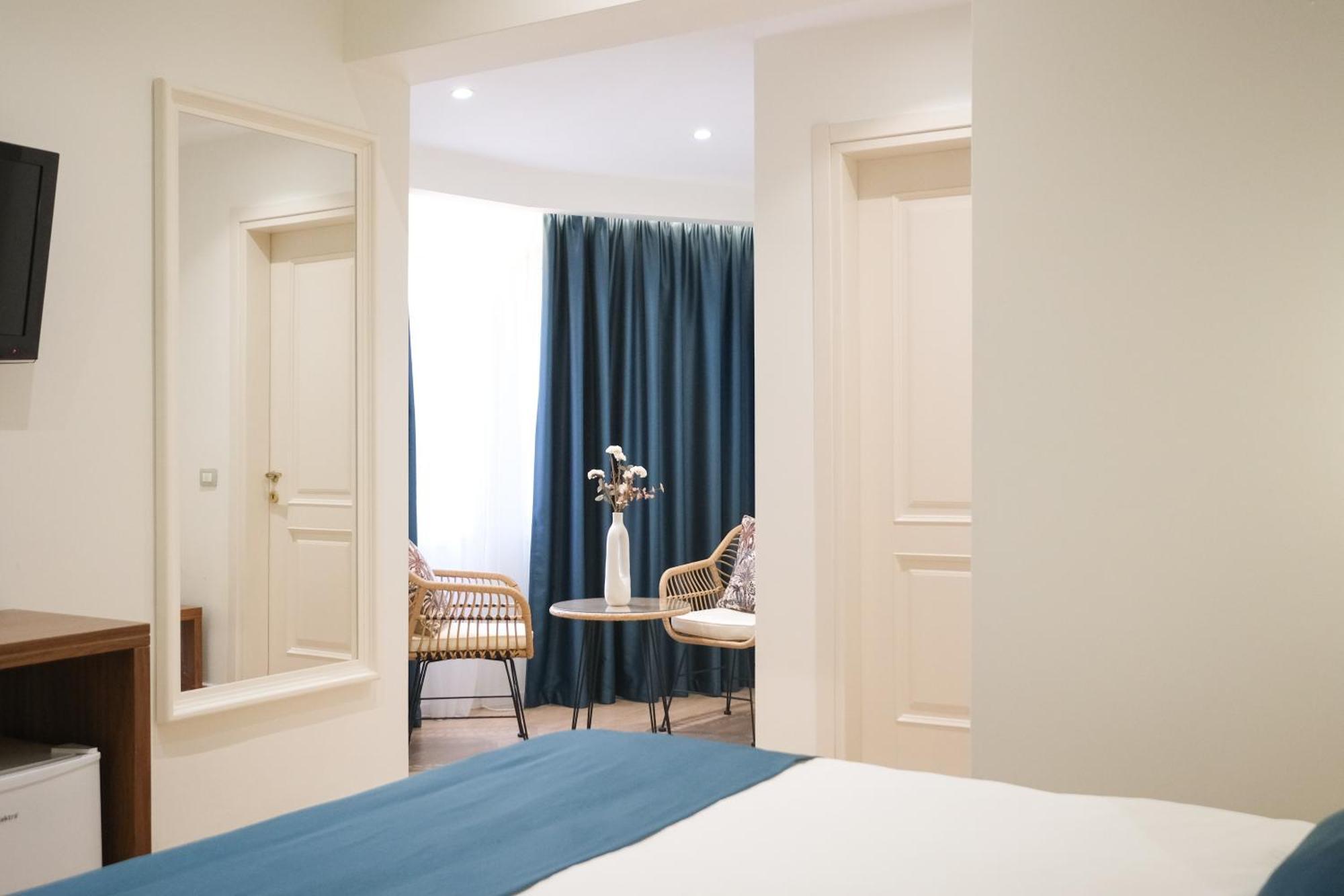 Hotel Golden ,