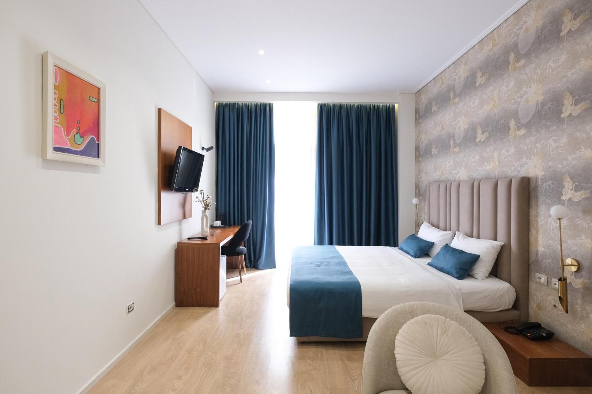 Hotel Golden ,
