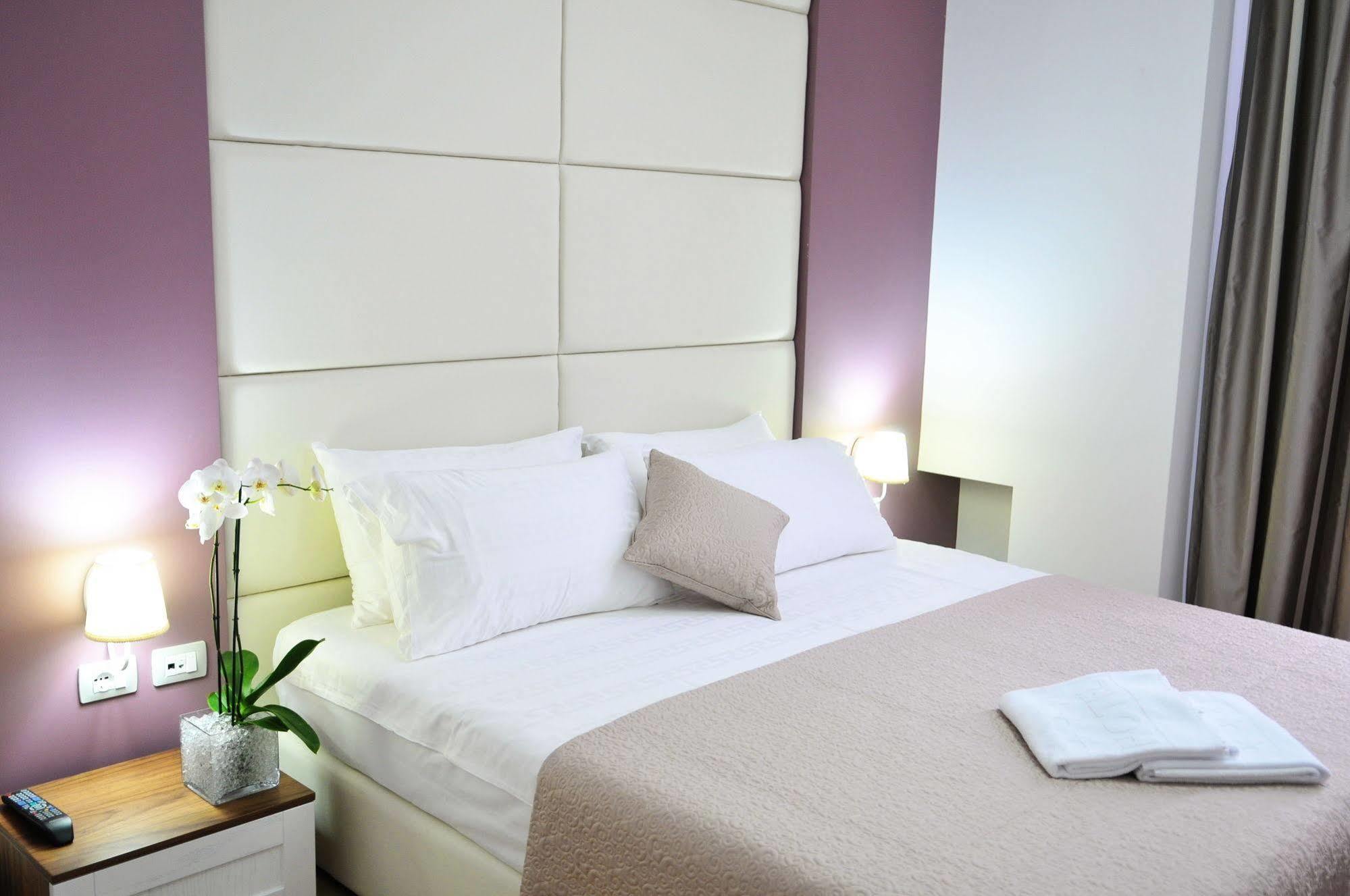 Golden , Hotel 3*